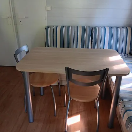 Prázdninový dům Avec Piscine Partagee A *